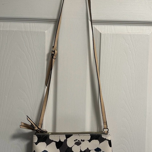Liz Claiborne Black and Cream Floral Crossbody Bag - Picture 2 of 9